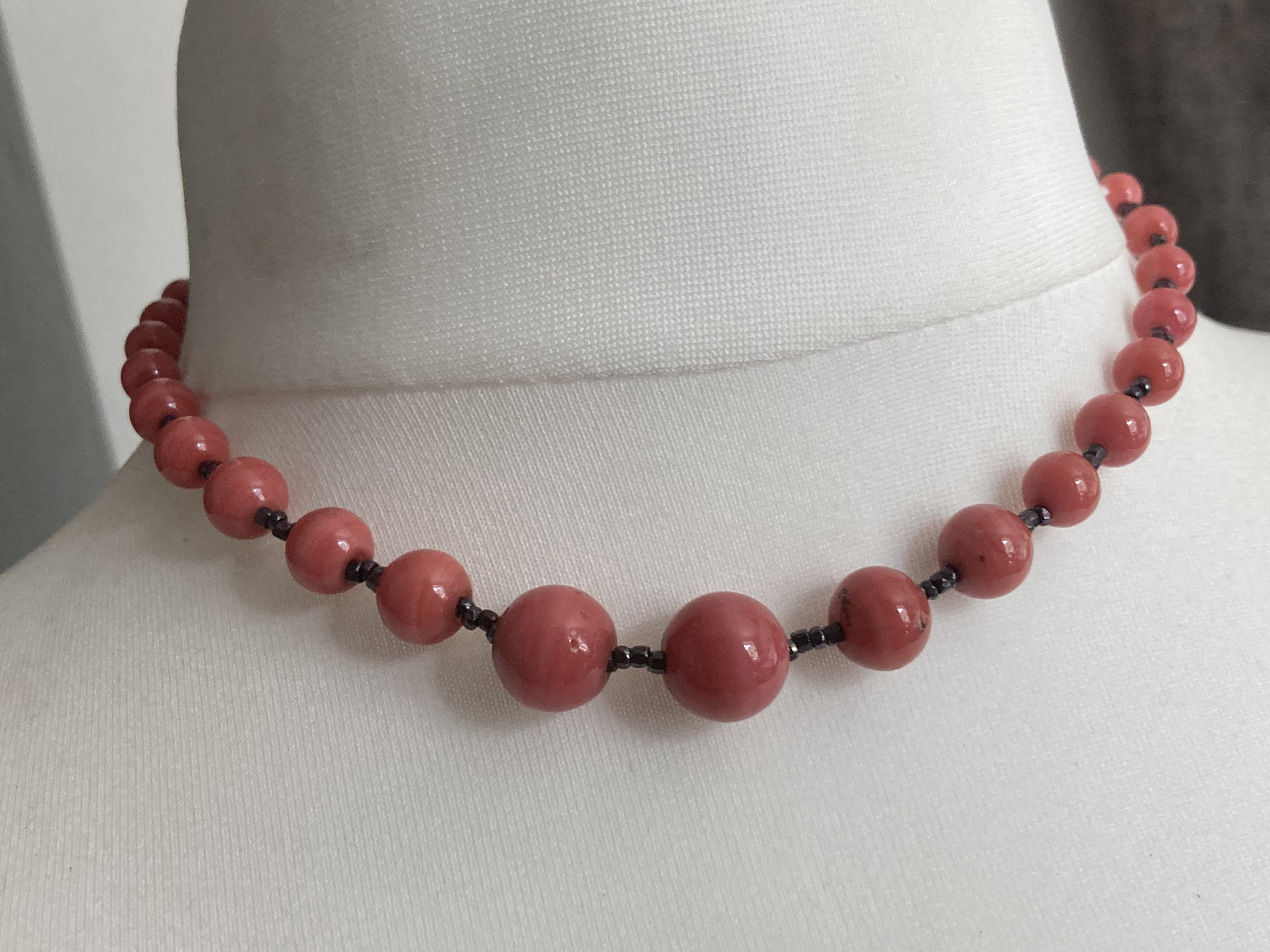 Collier Fantaisie Vintage Ancien En Perles Roses - Longueur 44 Cm - Occasion