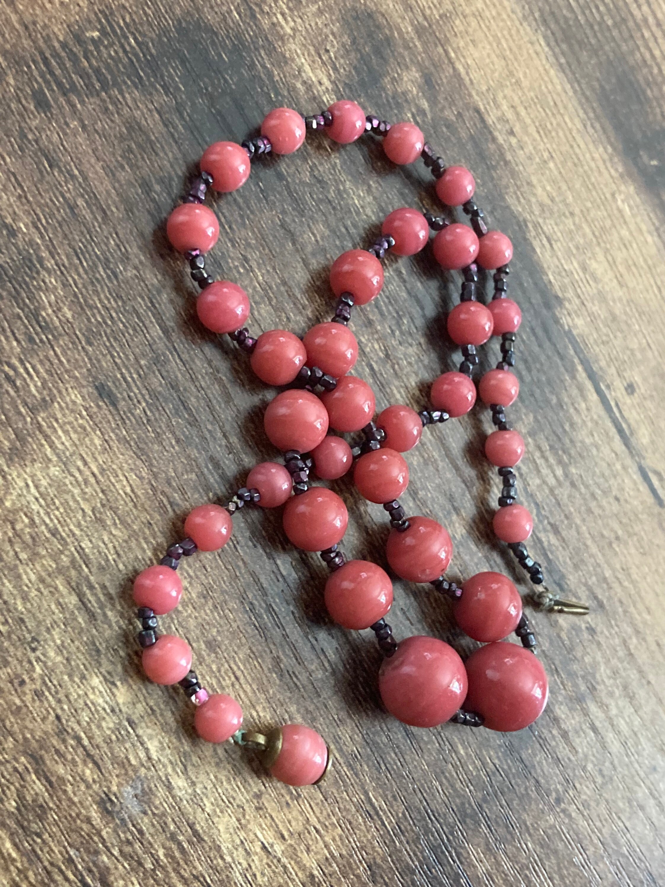 Collier Ethnique Vintage En Verre Noir Et Rose - Longueur 46cm, Occasion