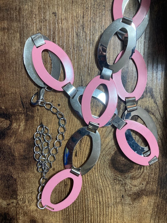 Vintage Ladies Silver Tone and Pink Oval Chain Link Belt  display picture 3