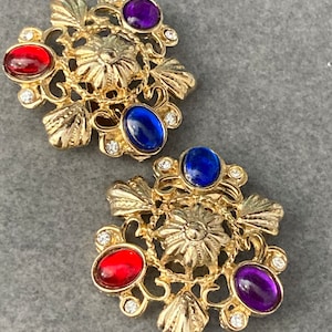 Vintage Etruscan Style Clip On Earrings: Oversized Gold Tone with Gripoix Glass