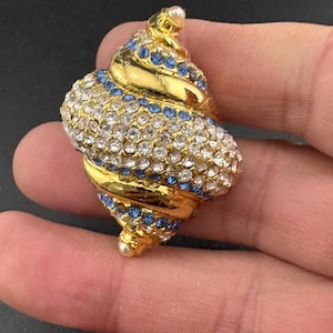 Vintage Gold Tone Conch Shell Brooch: Diamanté, Enamel & Pearl