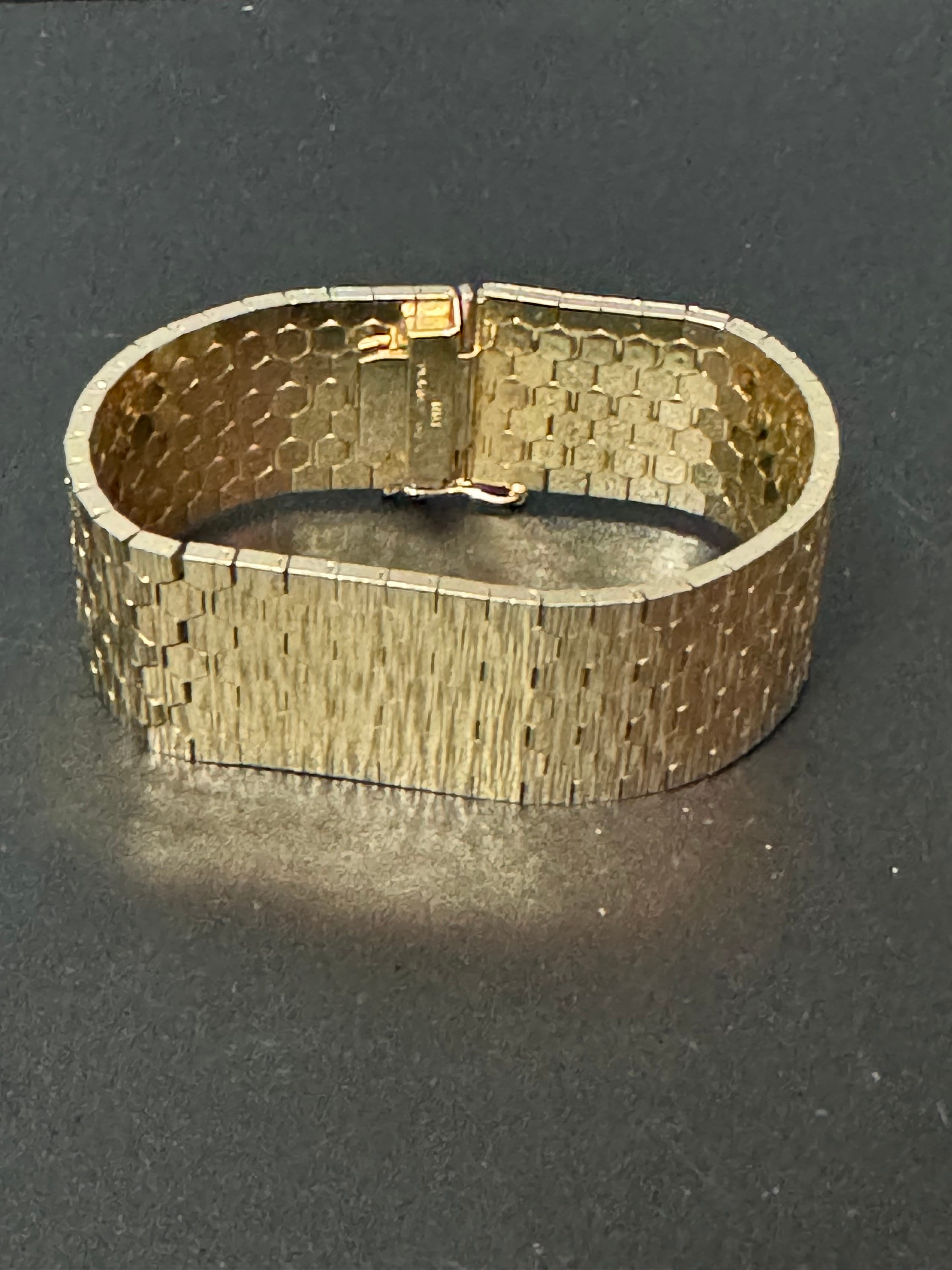 アクセサリー 18k(750) engraved adjustable bracelet 1970s Articulated Flat Stamped 0750 18k Gold Plated Cuff
