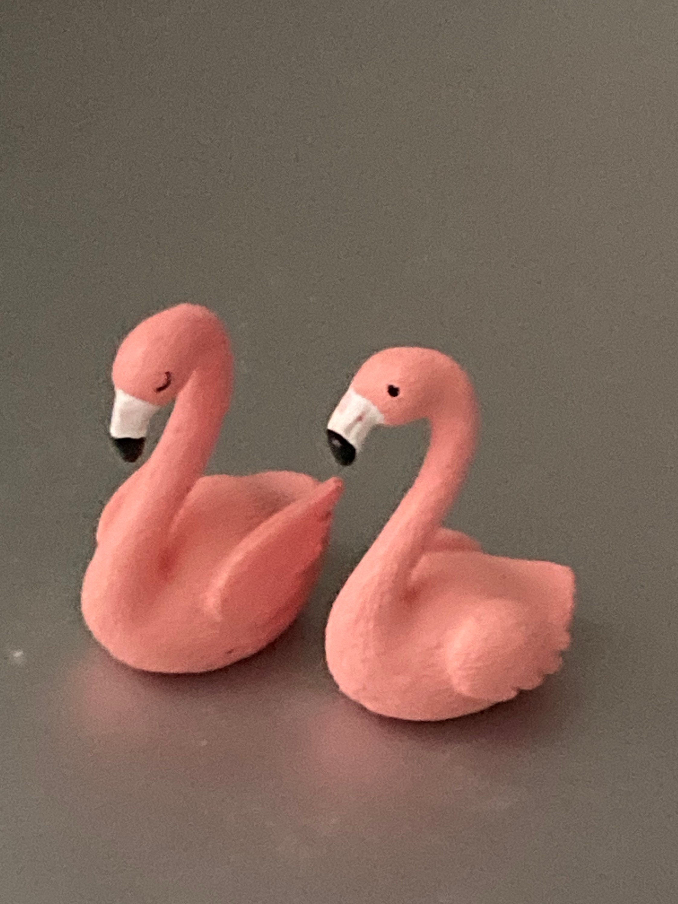 Paar tropische rosa Flamingo-Kuchendekorationsfiguren aus