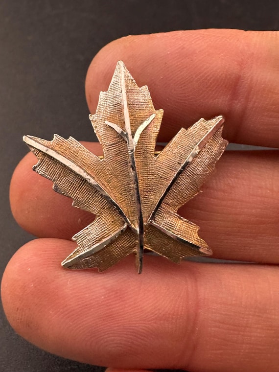 Signed Coro silver maple leaf brooch , Canadian 3… - image 1