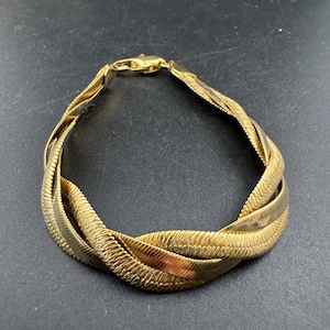 Retro modernist twisted Chain Link gold tone 19.5cm chain bracelet 1980s 1990s
