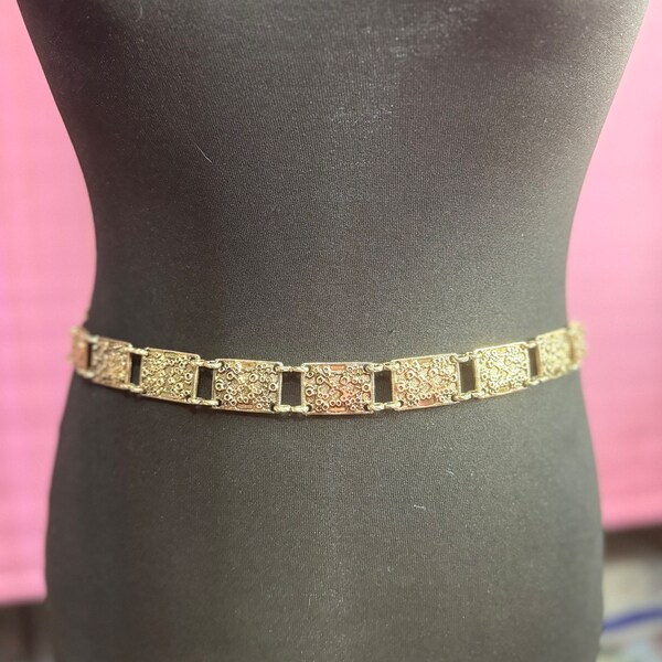 79-93cm x 2.5cm wide Vintage light weight GOLD chain link brutalist belt