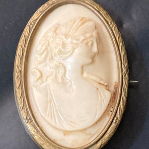 Vintage Edwardian Celluloid Cameo Brooch: Gilt Metal Framed Lady Pin