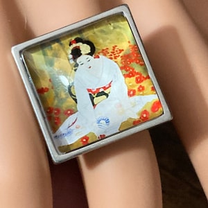 Bague Geisha surdimensionnée en acier inoxydable pour fille : cabochon en verre moderniste