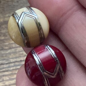 Czech Hat Flash Pin: Red Beige Glass Art Deco (antique  display picture 1