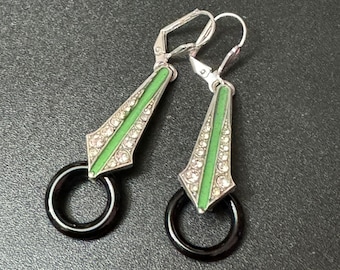 Art-déco-Ohrringe, grüne Emaille-Tropfen | Silberplattierte Onyx-Creolen | Klappverschluss