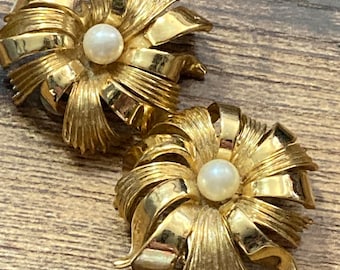 Signed ORENA Paris oversized  faux pearl large floral clip on designer gold plated statement earrings