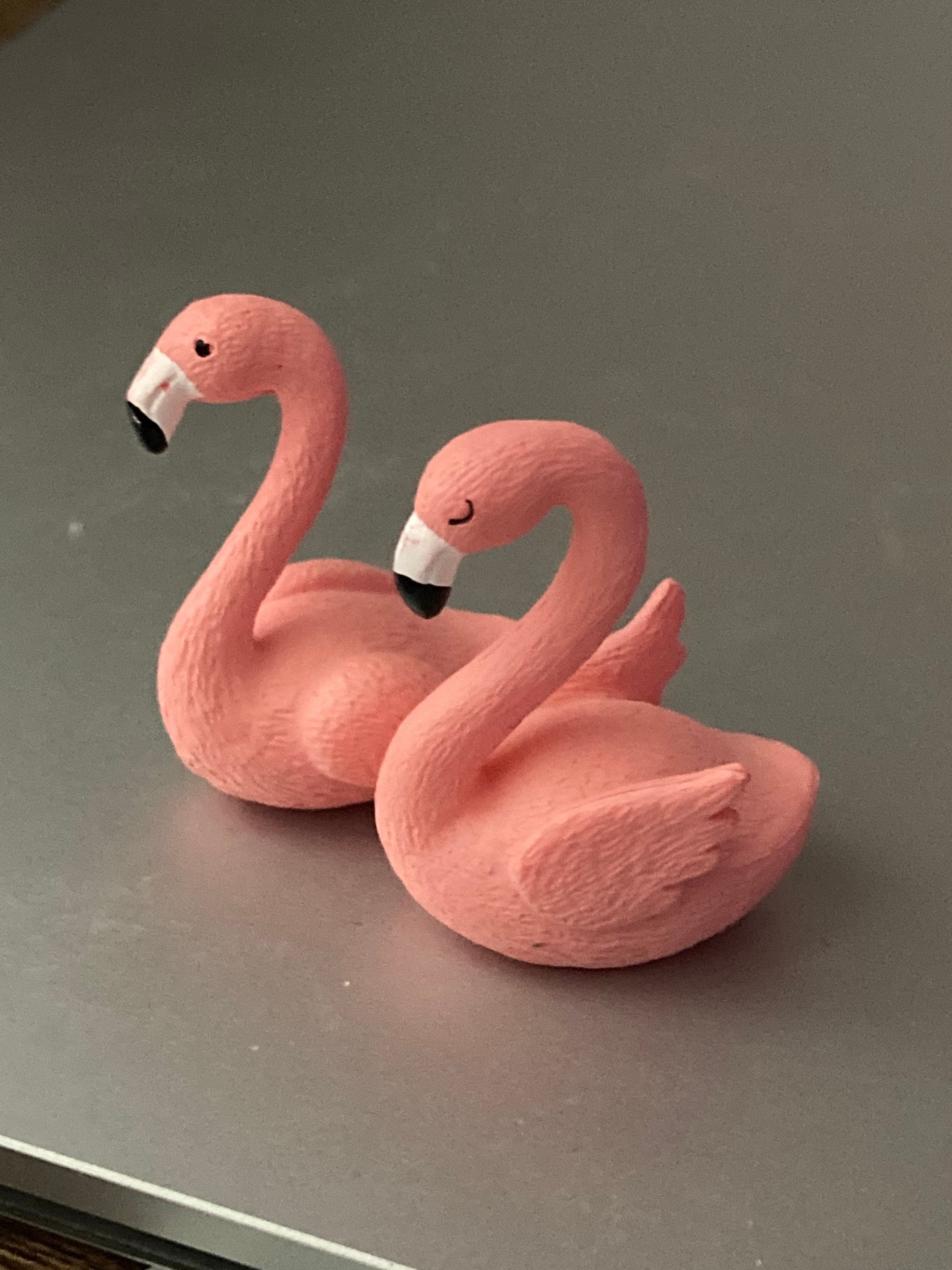 Paar tropische rosa Flamingo-Kuchendekorationsfiguren aus