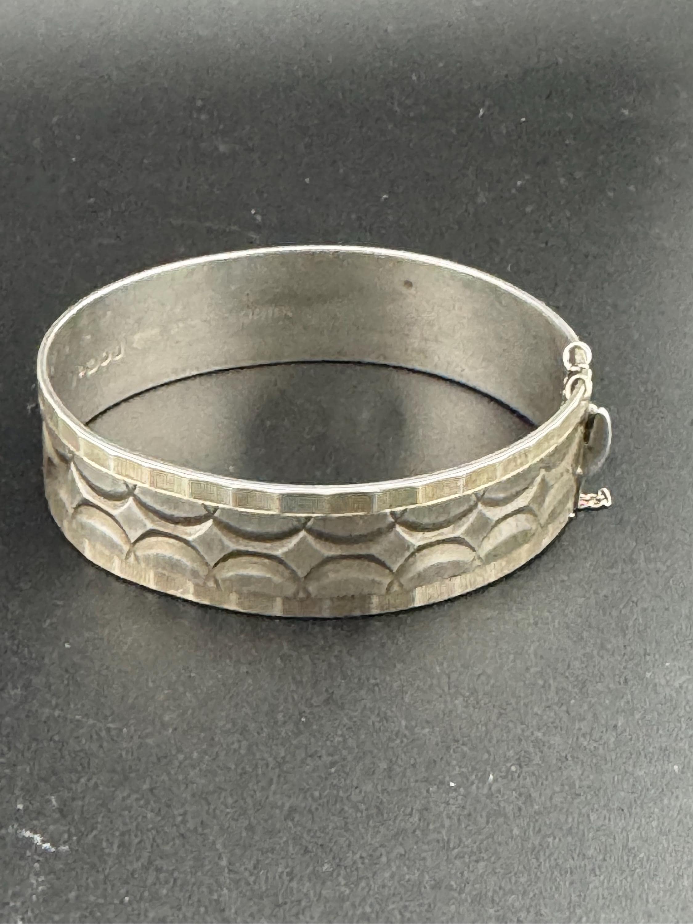 OLD   BANGLE ブレスレット シルバー 1976 Sterling Silver Bangle: London Hallmarks 1.5cm Wide Modernist