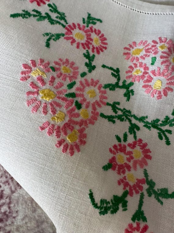 ヴィンテージリネンテーブルクロス、花柄刺繍、ピンクグリーン（95cm