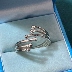 Vintage SIZE S 925 unmarked sterling silver white metal ladies modernist ball ring 5.1 grams adjustable