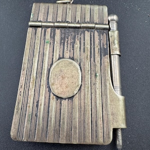 Antiquité vintage EPNS châtelaine en relief carnet aide-mémoire avec stylo des années 1920 et 1930 bien aimé les notes de gatsby le bas