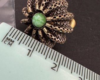 ヴィンテージ風クリップ式イヤリング、グリーンメッシュボール
