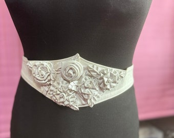 To 84cm vintage off white floral leather large cinch belt 1980s 1990s