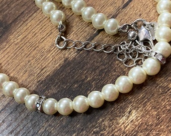 M&S white glass pearl and diamanté necklace adj to 50cm retro single strand