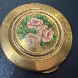 Small KIGU Vintage floral roses gold tone powder compact mirror with sifter mid century cosmetics case