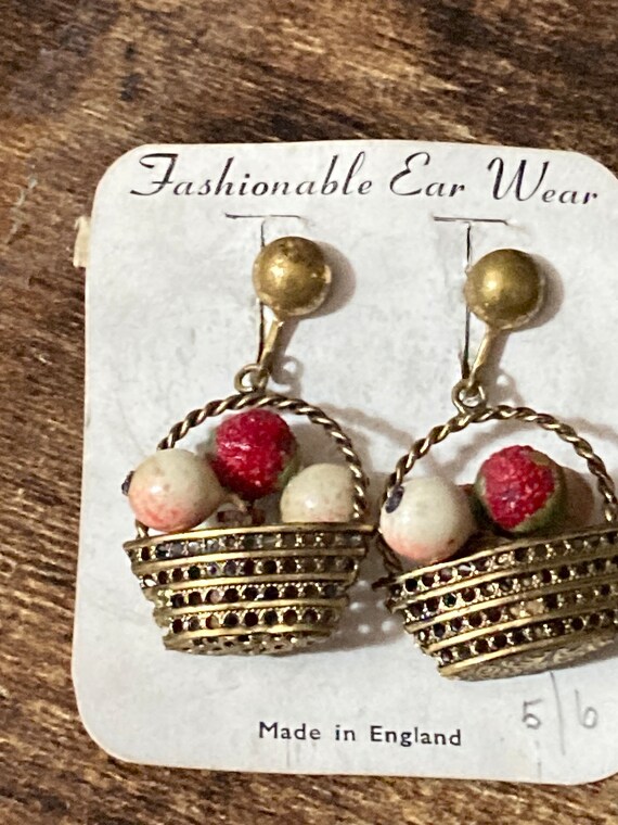 Antique gold tone FRUIT Basket clip on earrings 1… - image 3