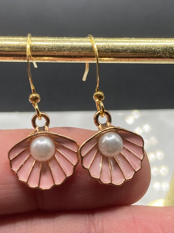 Cockle Shell Pearl Drop Earrings – Birds of a Feather Couture