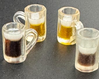 Miniatuurbierpintjes: poppenhuistaarttopper, elfenrekwisiet (set van 2)