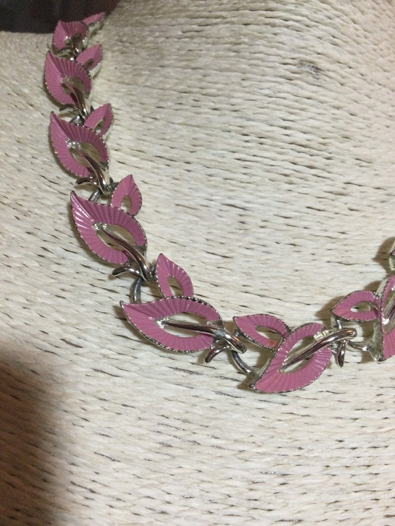 Vintage Unsigned Pink Enamel Leaves Linked Bracelet