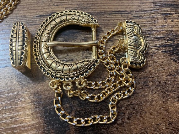 Ornate belt cheap buckle