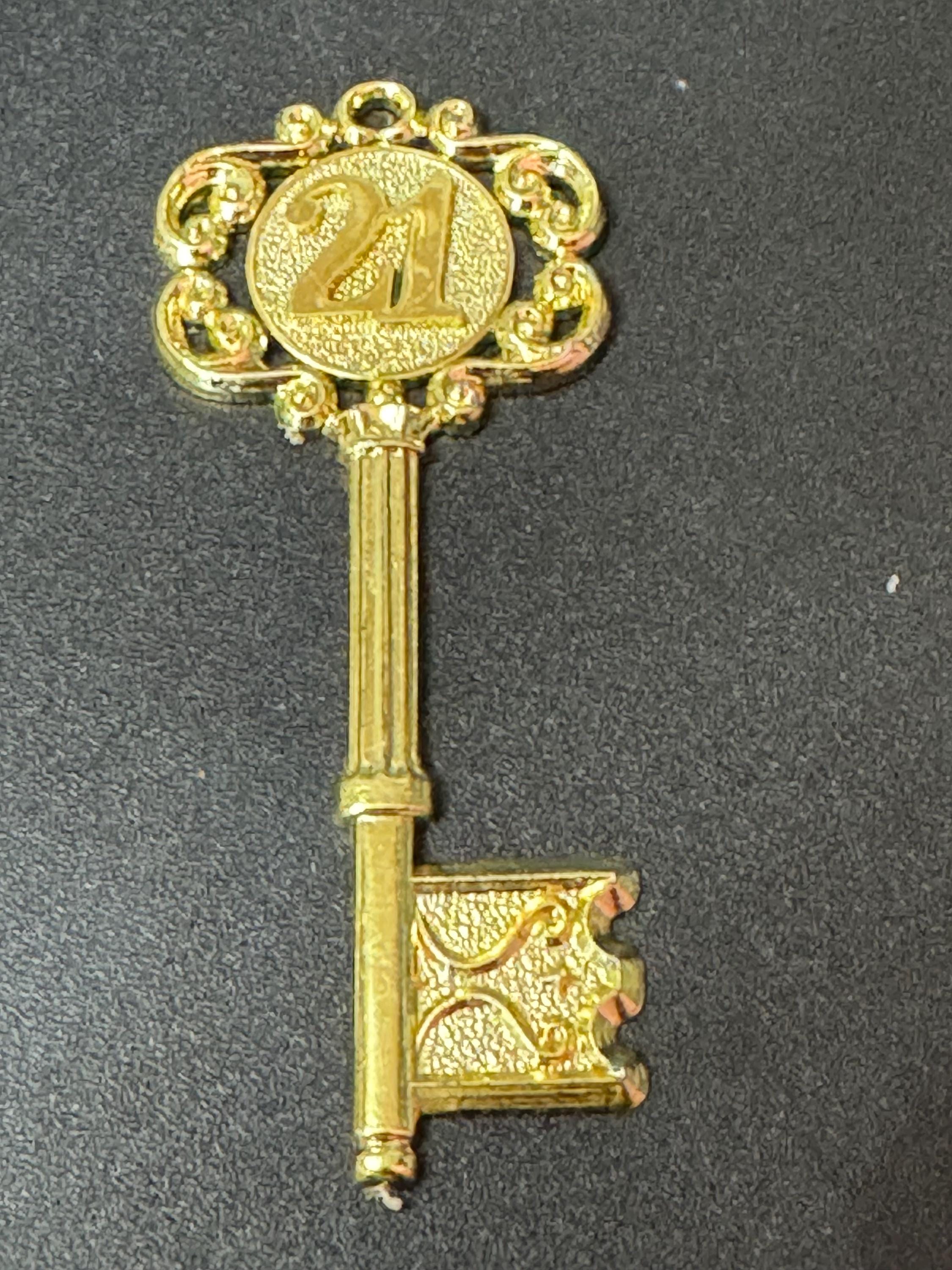 21 Key Old Vintage 21st Birthday Key to the Door Gold Cake Decoration Topper Sign ...