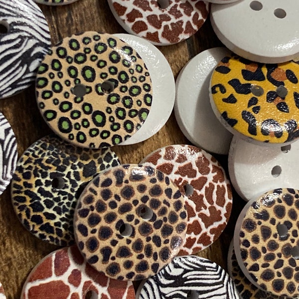 Pack of 50 20mm round leopard zebra tiger animal giraffe wooden buttons