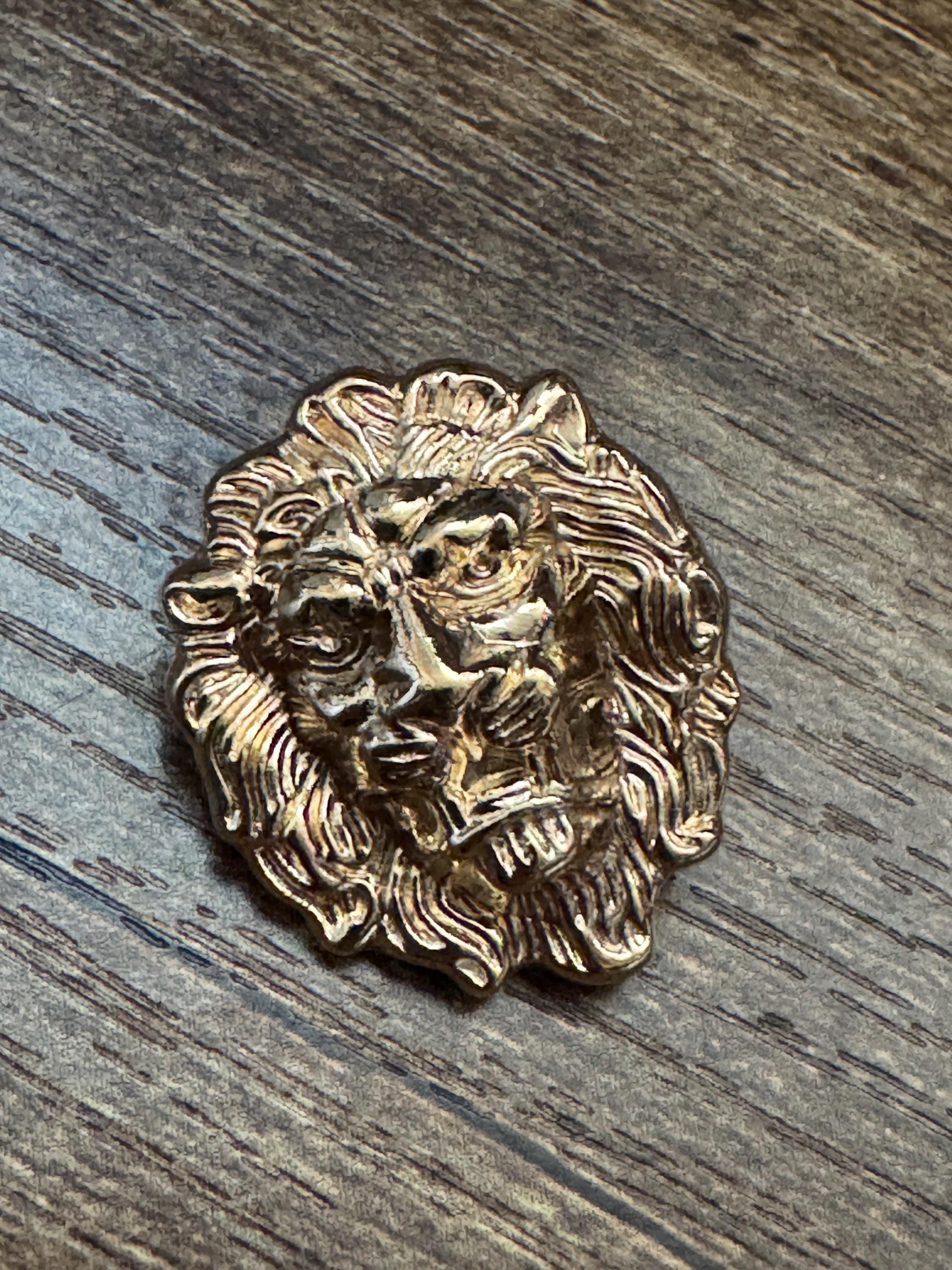 VERSACE ライオンモチーフリング 極希少/美品】VERSUS VERSACEヴェルサス ヴェルサーチ