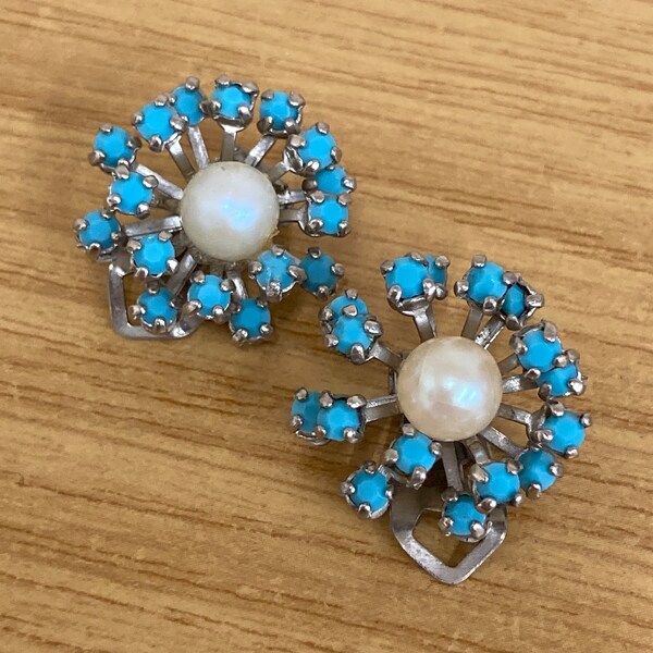 Vintage 1970s clip on modernist earrings Sputnik silver tone Turquoise glass diamanté paste rhinestone floral flower