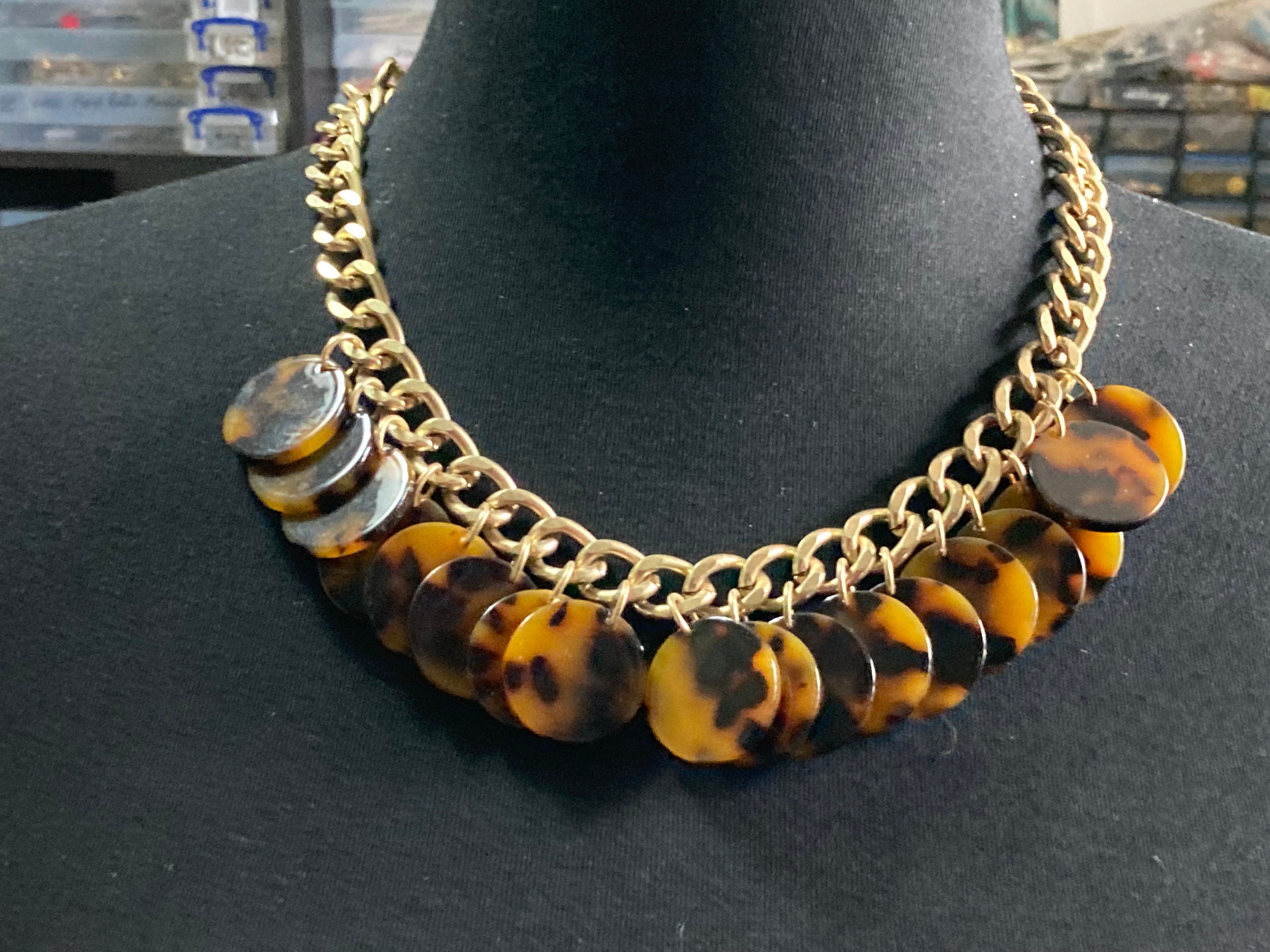 Chunky gold tone faux tortoiseshell disc collar necklace
