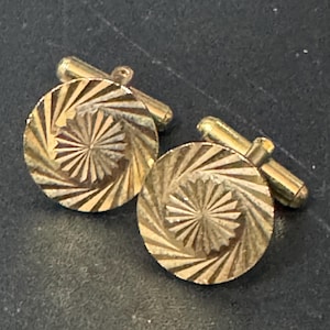 Vintage Brutalist 1960s 1970s modernist chunky men’s gold tone star etched round cufflinks