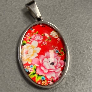 Red & Pink roses garden flowers oval glass cabochon pendant for necklace in silver plated flat back