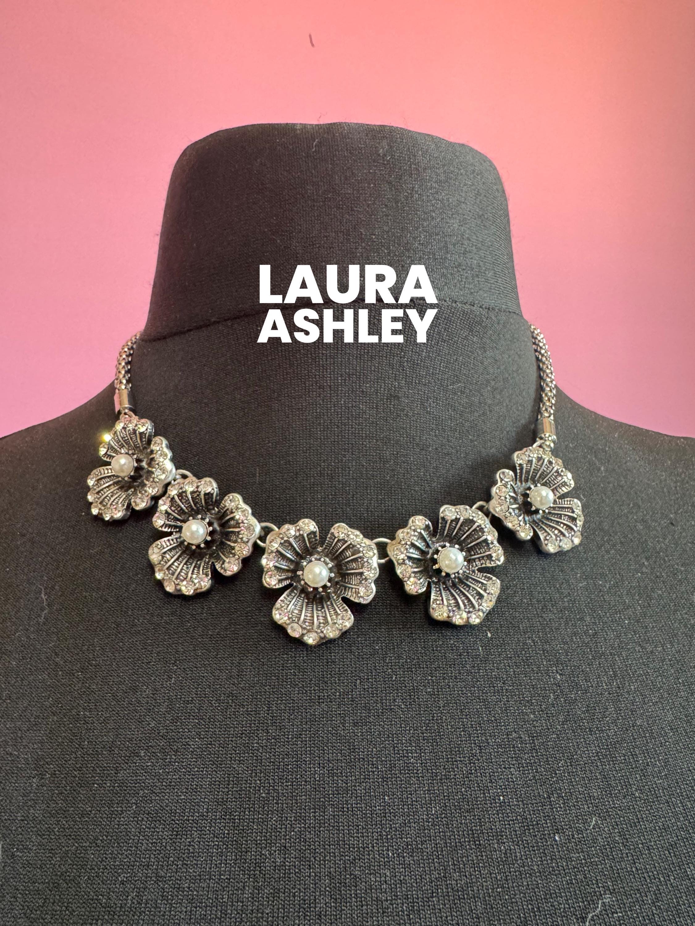 LAURA ASHLEY ペンダント Laura Ashley Floral Necklace: Silver Tone Diamanté Pearl - Etsy