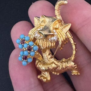 Vintage Gold Tone Lion Brooch with Turquoise Paste