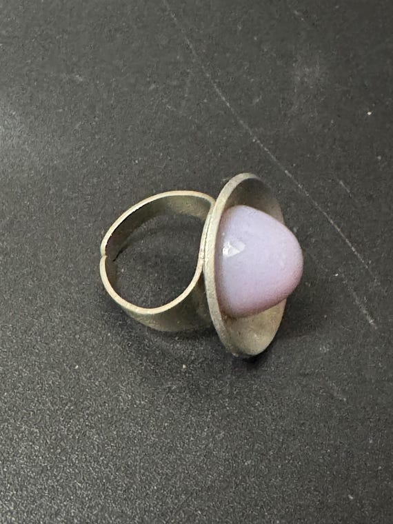 1970s adjustable ring with central purple gemstone : modernist vintage steel silver tone