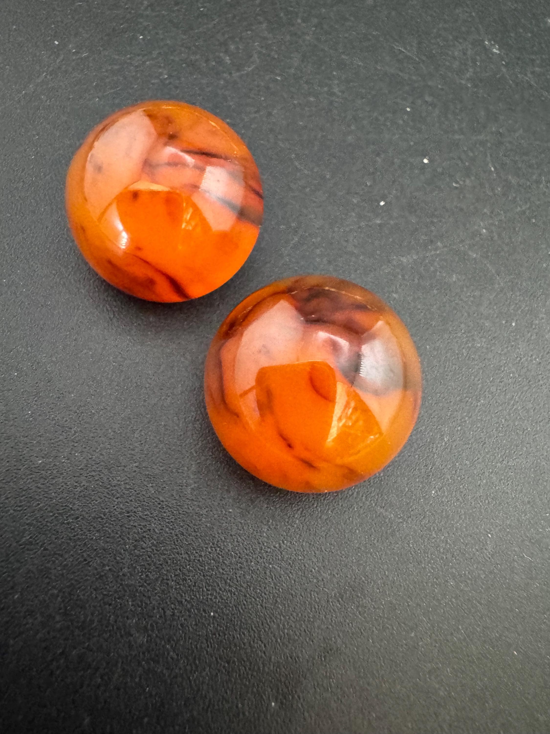 ヴィンテージ初期プラスチックドーム型ブラウンフェイクべっ甲ボタン