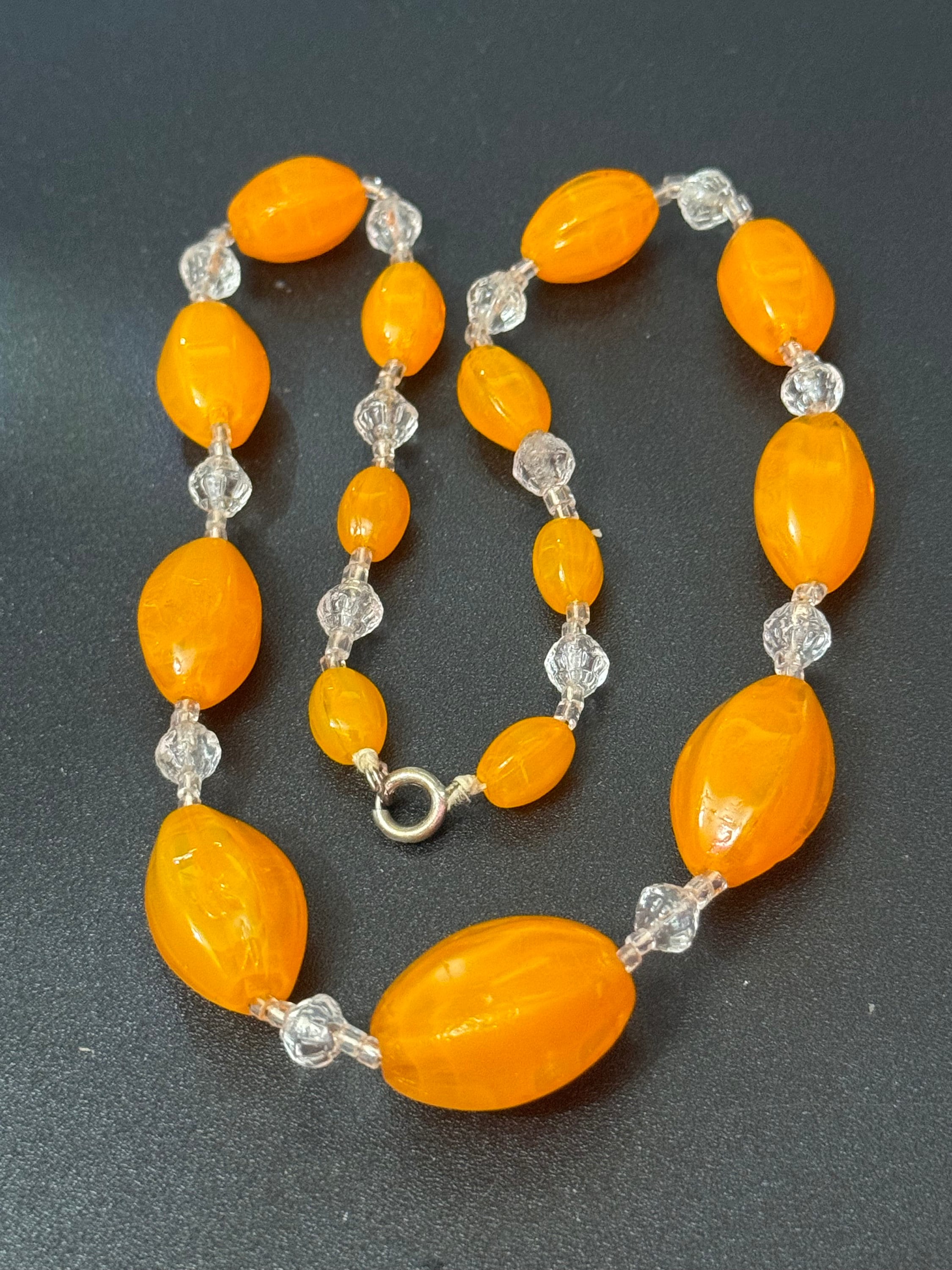 Collier De Perles Ancien En Pâte De Verre Orange Avec Inclusions Or - Occasion En Bel état