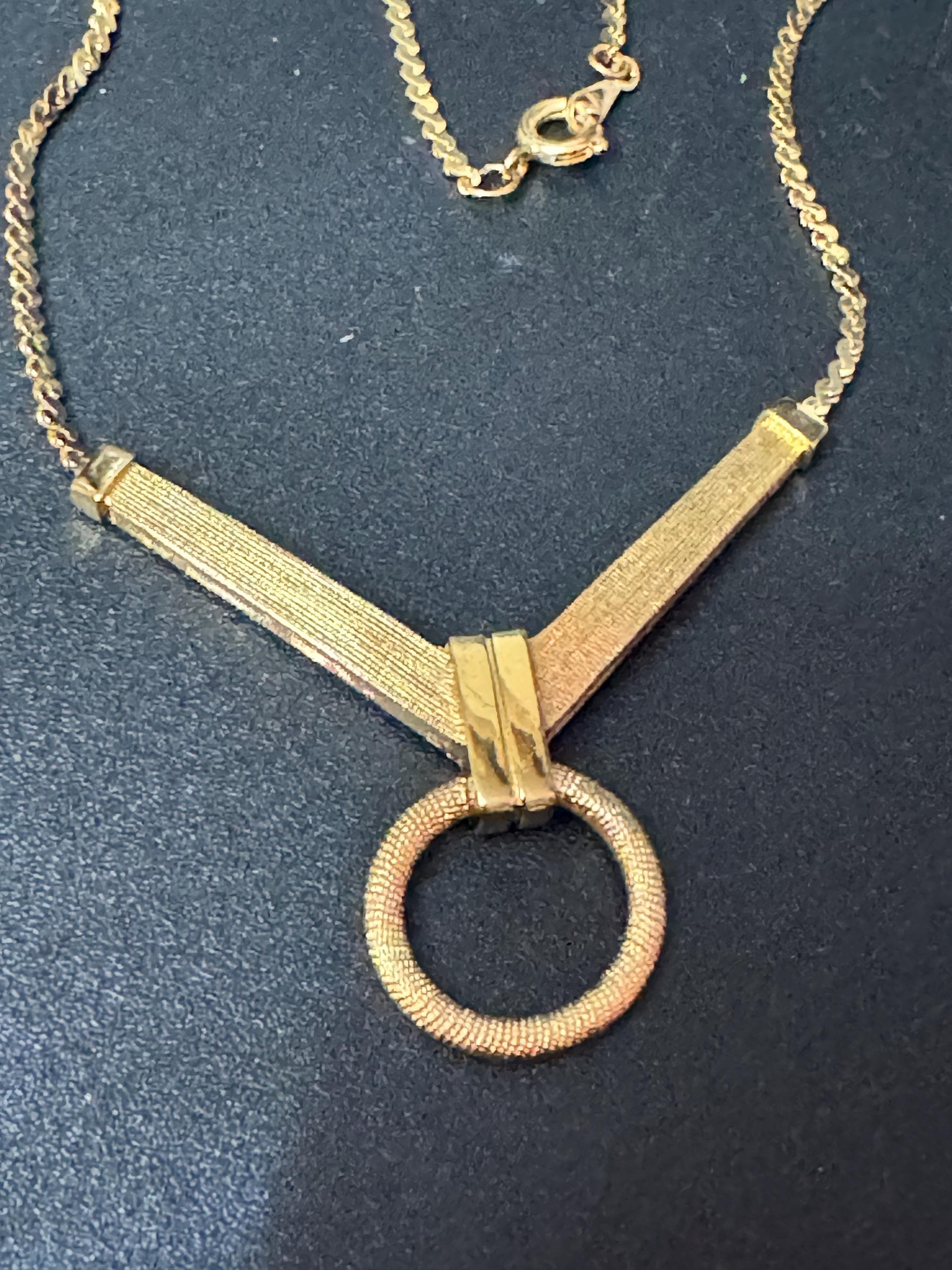 Collier Vintage Signé Trifari - Chaîne Et Pendentif Demi-cercle Métal Doré - Occasion