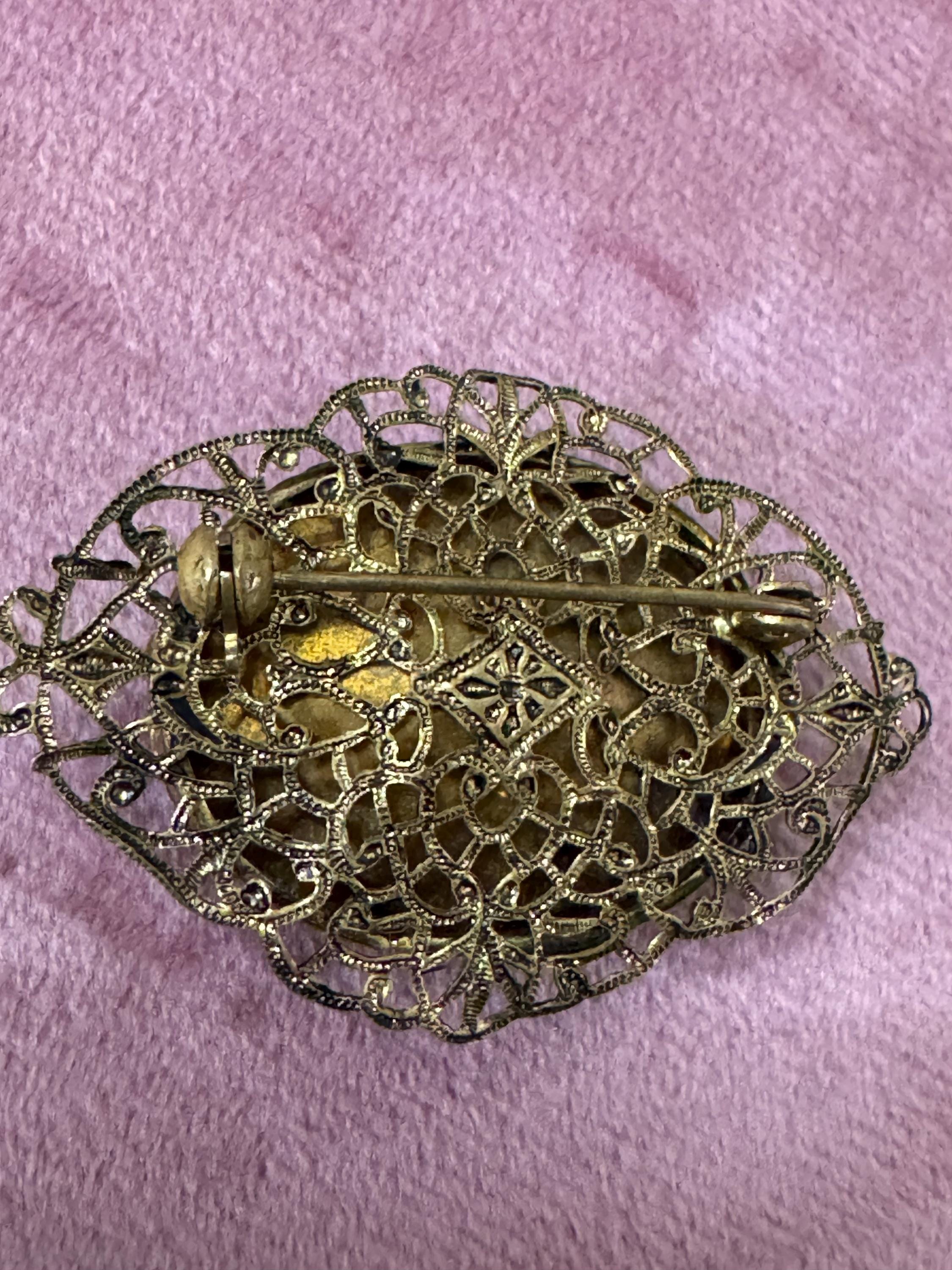 アールデコ調チェコフィリグリーブローチ：レッドフェイクルビーライン