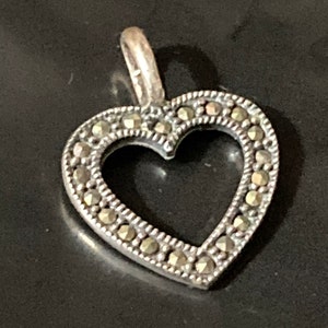 925 sterling silver and marcasite love heart shaped pendant 2cm 1.5 grams