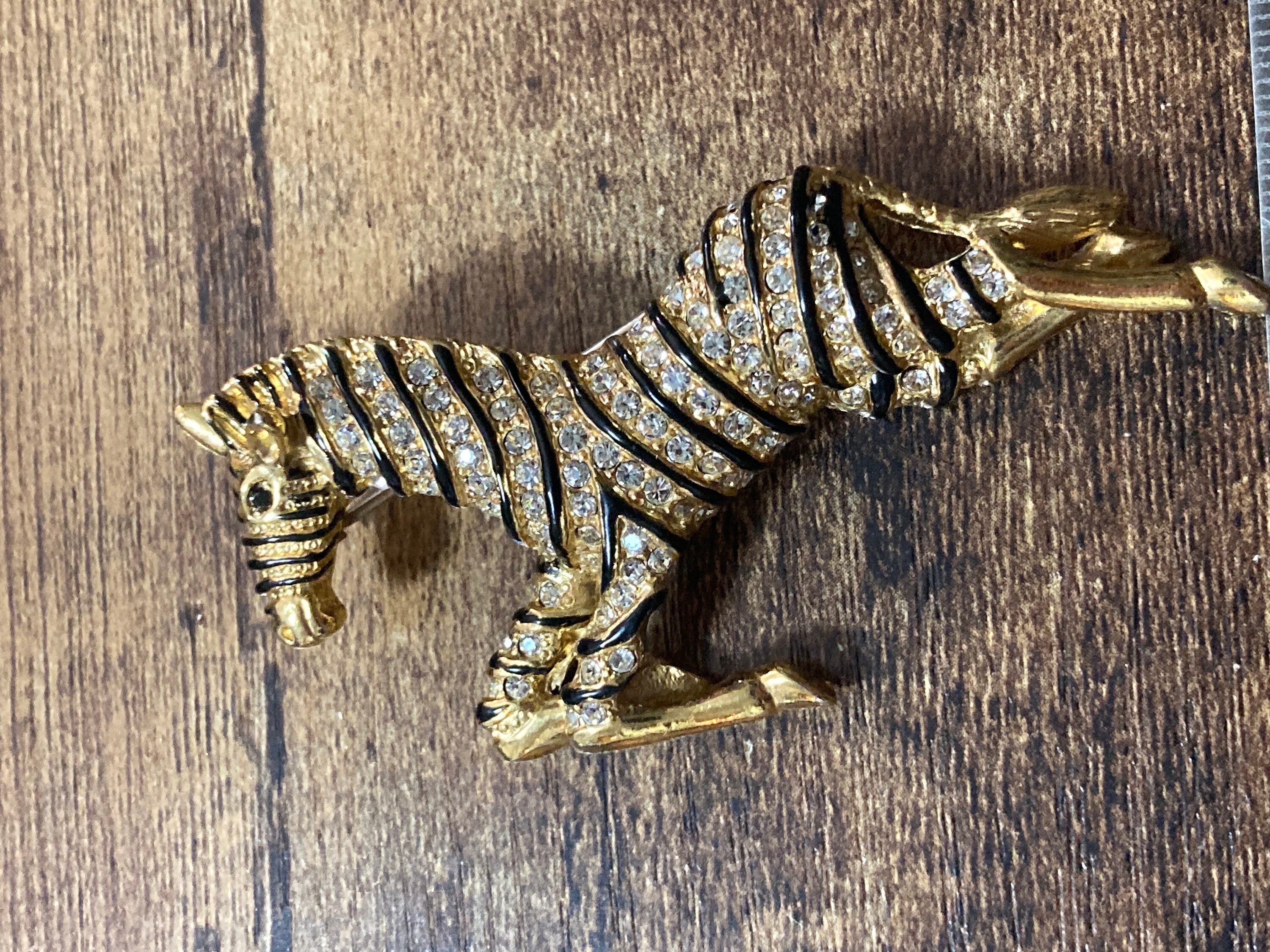 Broche Animalière Rétro – Zèbre émail Noir, Cristaux, Couleur Or – Modèle 3205