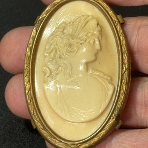 Vintage cream celluloid early plastic gilt metal framed lady cameo brooch
