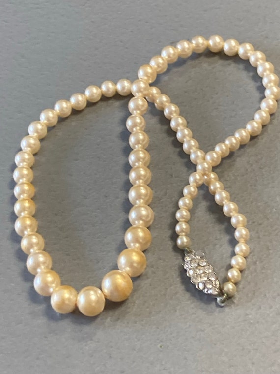 Modernist Cream Glass Pearl Necklace 