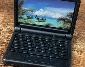 Miniatuur zwarte laptop computer taarttopper decoratie, poppenhuis nietsnut prop