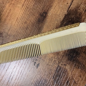 Creme Haarkamm Gold Detail New old stock True Vintage 1960er Jahre