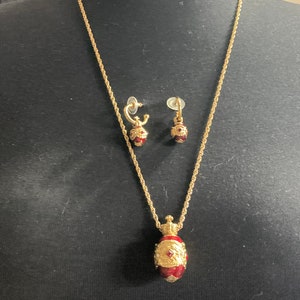Joan Rivers Faberge Inspiriert Rot Emaille Ei Anhänger Halskette & Ohrring Set